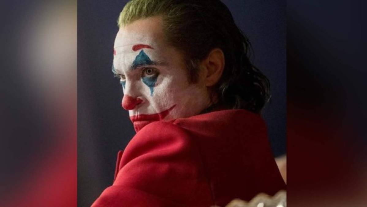 La increíble transformación física que ha sufrido el actor Joaquin Phoenix para darle vida al popular personaje Joker deja impactados a muchos, ya que perdió más de 52 libras y el resultado es alucinante para los fanáticos de esta cinta que se estrenará el 4 de octubre.