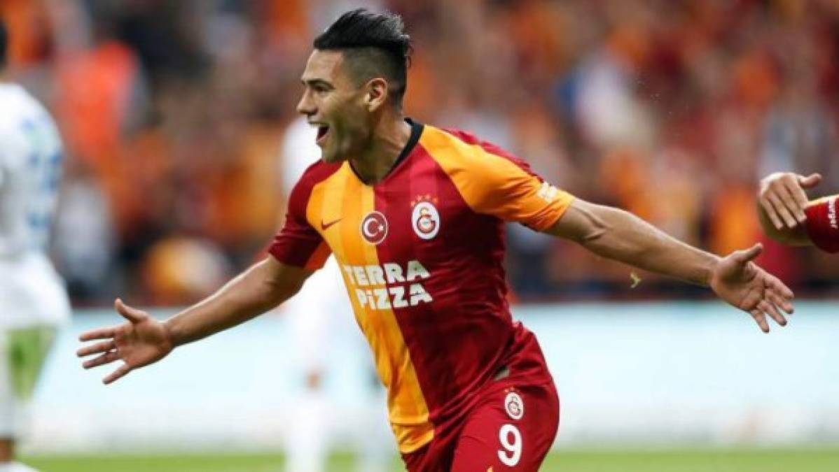 Radamel Falcao: En las últimas horas ha crecido el rumor de que el delantero colombiano dejaría al Galatasaray y su nuevo destino sería el Inter Miami de la MLS. Inclusive en algunas tiendas se comenzó a vender camisetas alusivas del club con el nombre del ariete sudamericano.