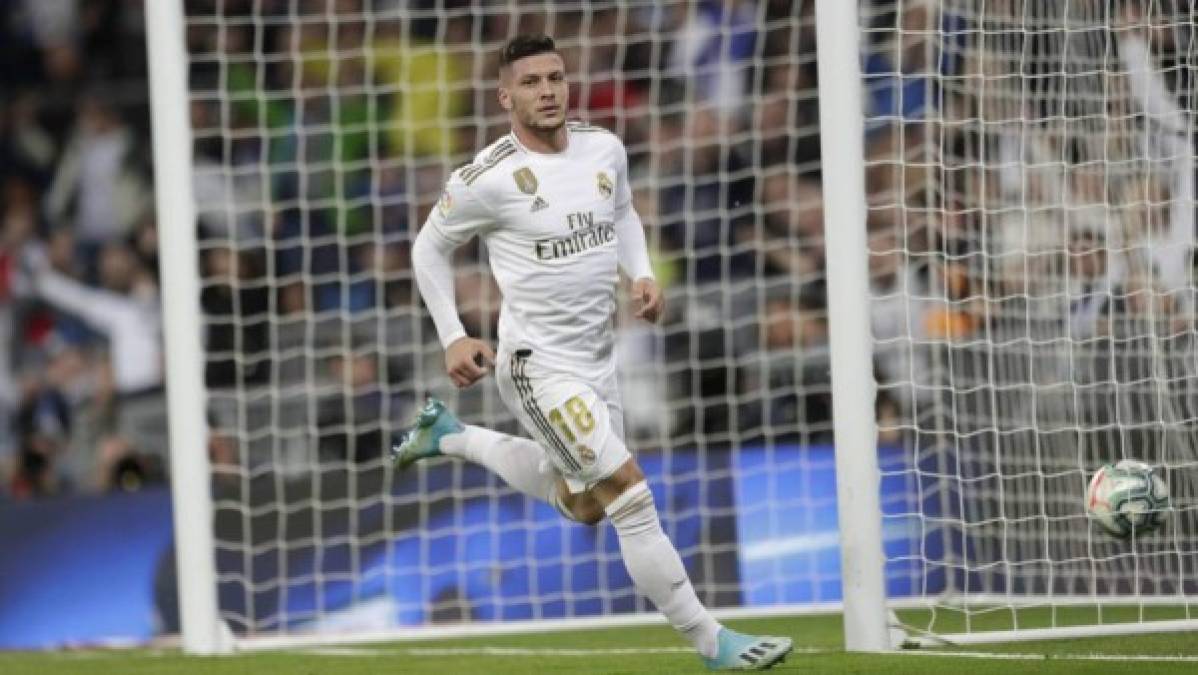 Luka Jović no es de la confianza de Zidane por lo que alista maletas para irse al Real Madrid a partir del próximo mes de enero. Se menciona que el Milan lo pretende.