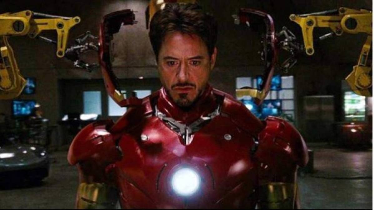 'Iron Man'<br/><br/>La película que lo inició todo y donde hay algunas pistas que se explorarán en posteriores películas como todo lo relacionado con la muerte de sus padres y a la manera que sentó las bases del tono que hizo grande a este universo.