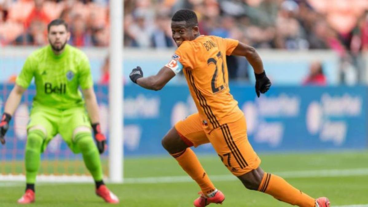 Boniek García: El mediocampista hondureño del Houston Dynamo, señaló que a sus 36 años de edad todavía no piensa en el retiro: “No me pongo a pensar en el retiro, trato de disfrutar cada día los entrenamientos y mientras el cuerpo me responda no pensaré en retirarme”, dijo en el programa Var de los Compadres.