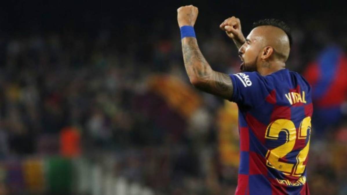 Arturo Vidal: Según Mundo Deportivo, el FC Barcelona no descarta que el volante chileno cumpla su tercer y último año de contrato con ellos.