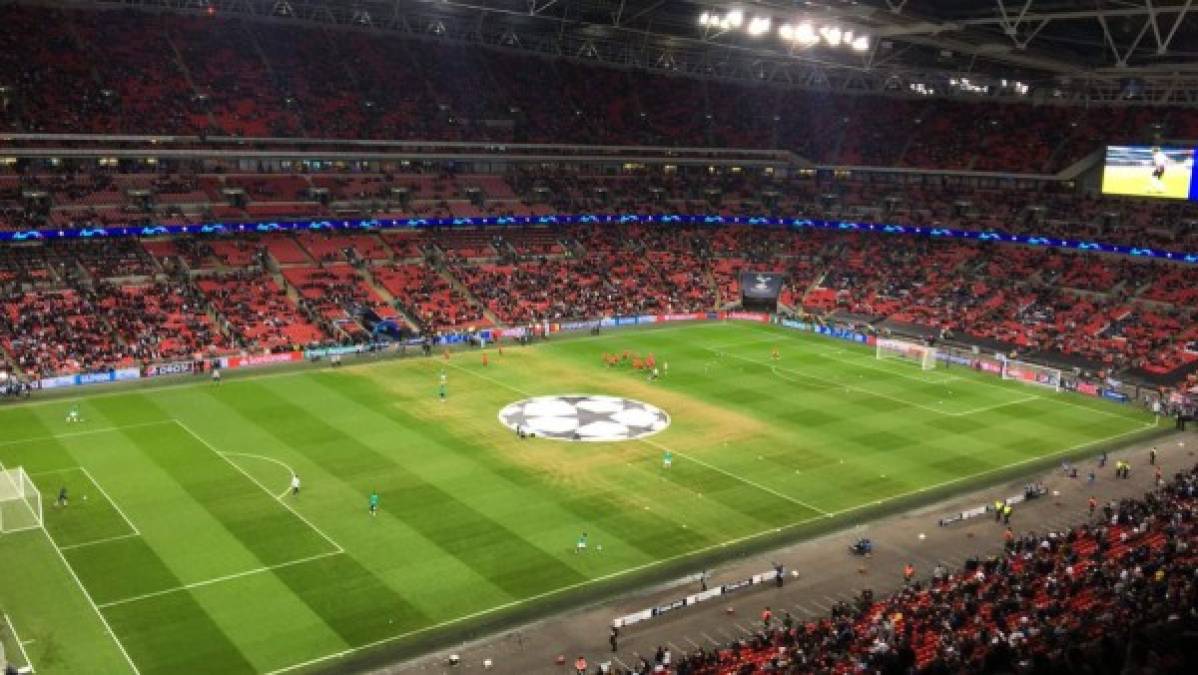 El estadio de Wembley fue el escenario de la gran exhibición de Lionel Messi en la Champions League. Aunque el césped no era el mejor, en el terreno de las acciones se vivió un partidazo.