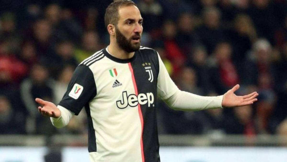 Gonzalo Higuaín: La prensa italiana menciona que el delantero argentino no seguirá en la Juve para la próxima campaña.