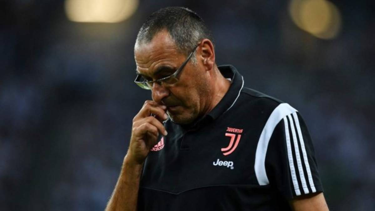 Todo indica que Maurizio Sarri seguirá al frente de la Juventus y ya pasó la lista de los jugadores que no entran en sus planes.