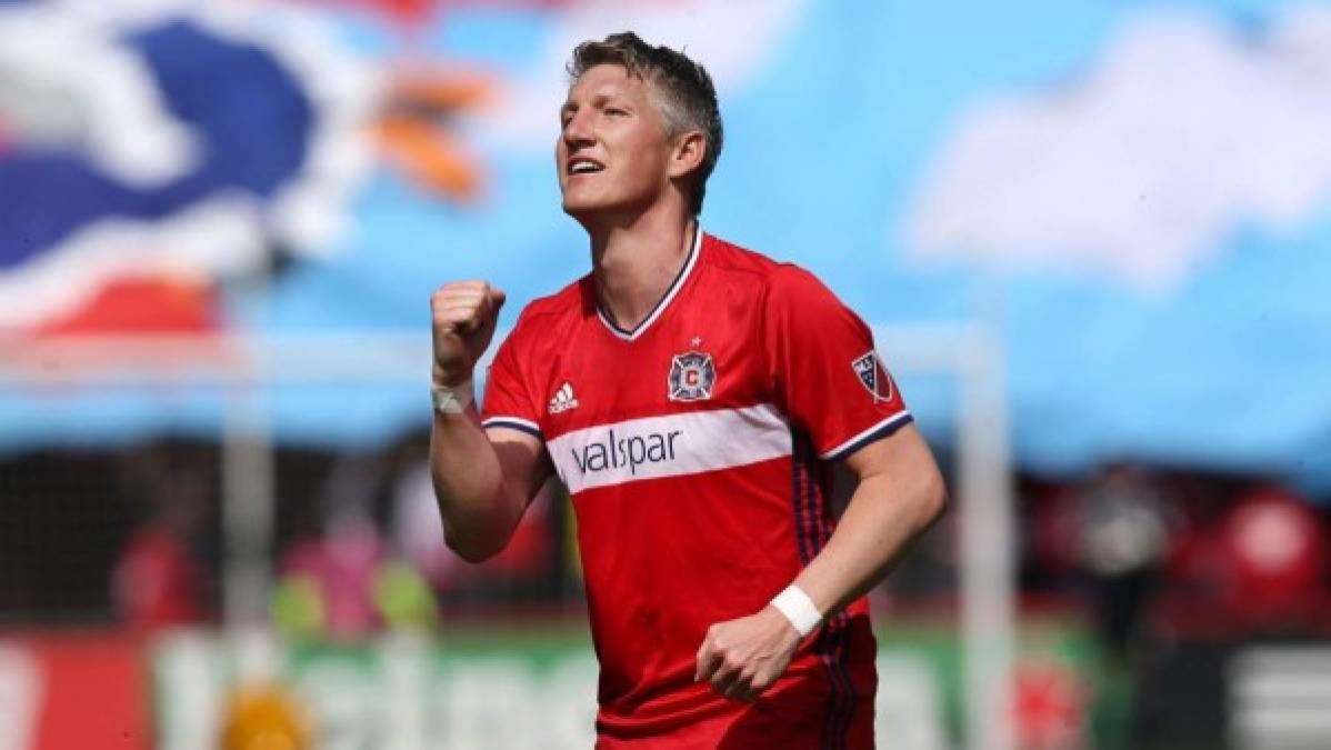 Bastian Schweinsteiger seguirá en los Chicago Fire. El equipo de la MLS anunció la renovación del centrocampista alemán.