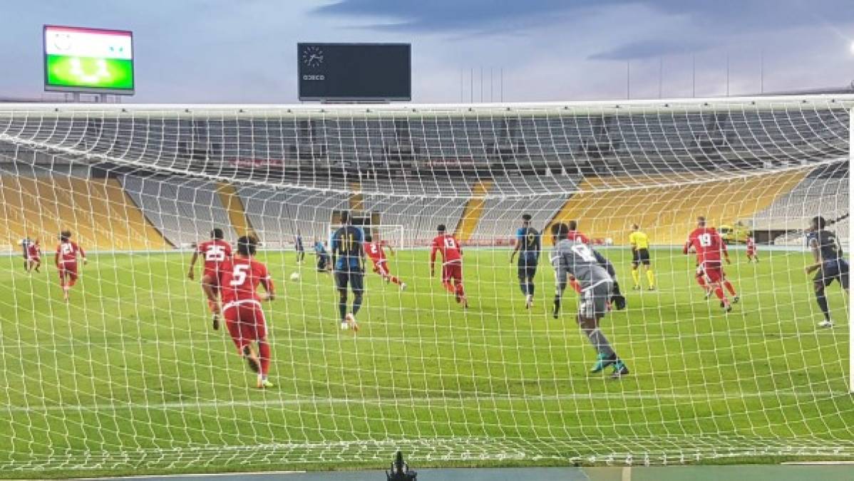 En el inicio del segundo tiempo, Jerry Bengtson se perdió un gol en el área árabe tras cabecear sin fortuna. Foto @FenafuthOrg