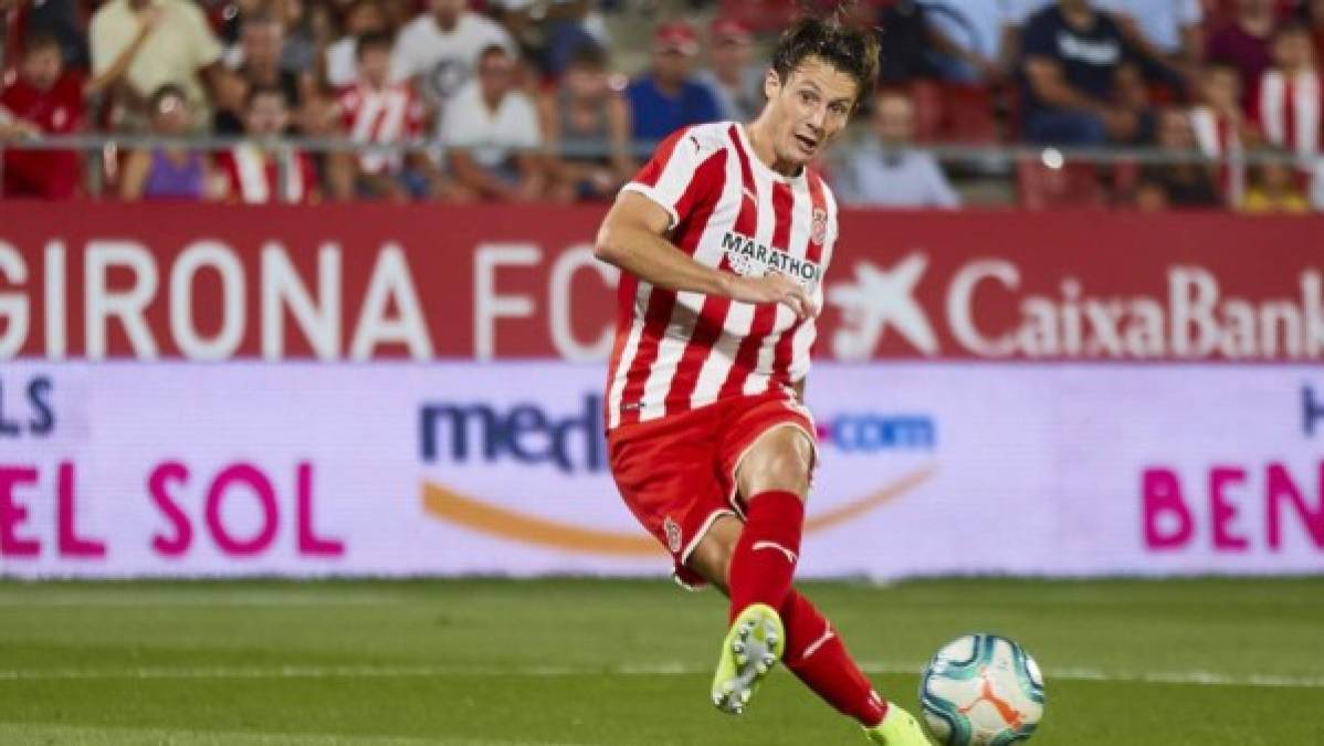 El diario Marca publica que el delantero español Marc Gual llega cedido al Real Madrid para reforzar al Castilla, procedente del Girona, aunque su pase es propiedad del Sevilla. El atacante llega a ocupar el puesto del lesionado Pedro, que sufrió rotura de ligamentos cruzados de su rodilla derecha el pasado fin de semana. Rodrigo, el otro punta del filial blanco, fue operado recientemente por un problema con el menisco de una de sus rodillas.