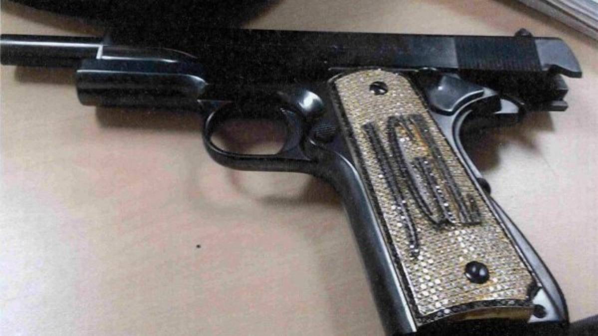 Otra de las aficiones del ex jefe del cartel de Sinaloa eran las armas. Tenía una especial, creada a su medida y con sus iniciales.