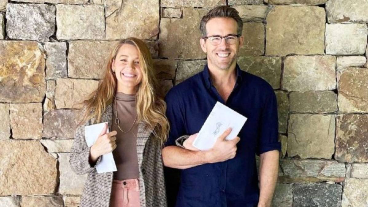 Blake Lively y Ryan Reynolds.<br/>'Fue la primera vez que Ryan. Estaba comprensiblemente asustado. Todo sucedió tan rápido. Como, REALMENTE rápido. Lloró. Fingí llorar. Luego llamó a todos sus amigos. #voten', escribió la actriz Blake Lively para informar que tanto ella como su esposo, Ryan Reynolds, ya ejercieron el sufragio.<br/>