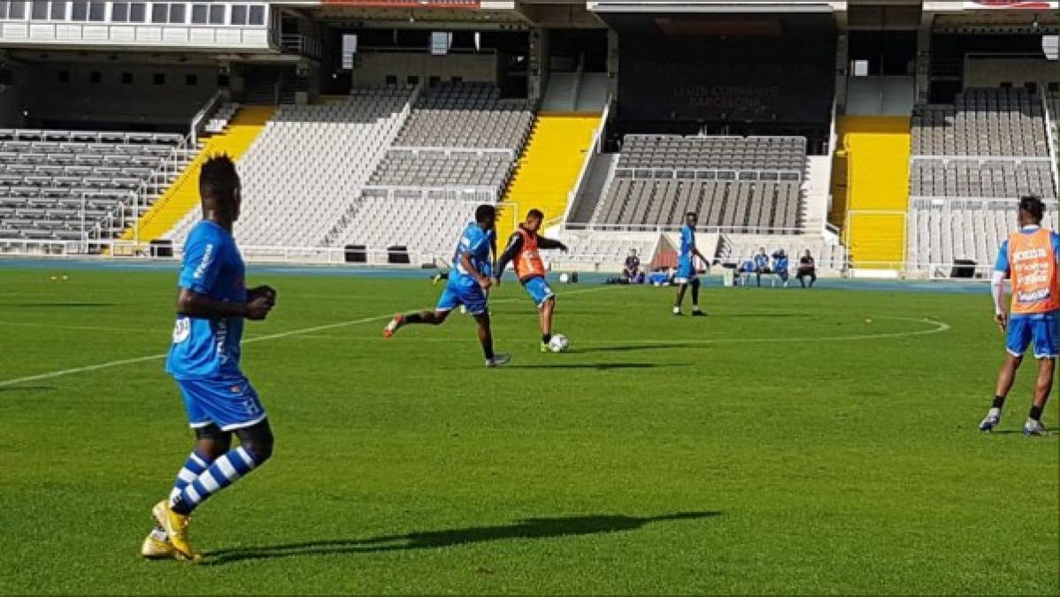 La verdadera razón por la que el partido amistoso en el Estadio Olímpico de Montjuïc es que el entrenador de Emiratos Árabes Unidos, el italiano Alberto Zaccheroni, no quiere espías en el juego. Esta selección buscó a Honduras como sparring porque se prepara para disputar en enero la Copa Asiática de Selecciones.