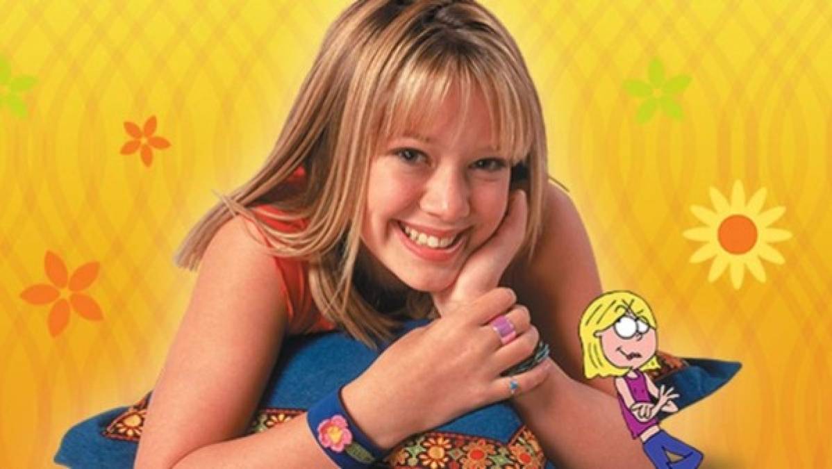 A los 14 años Hilary Duff, nacida y criada en Houston, Texas (EUA), se hizo famosa gracias a su papel protagónico en 'Lizzie McGuire', serie de televisión estadounidense de Disney Channel que tuvo mucho éxito entre preadolescentes y adolescentes.