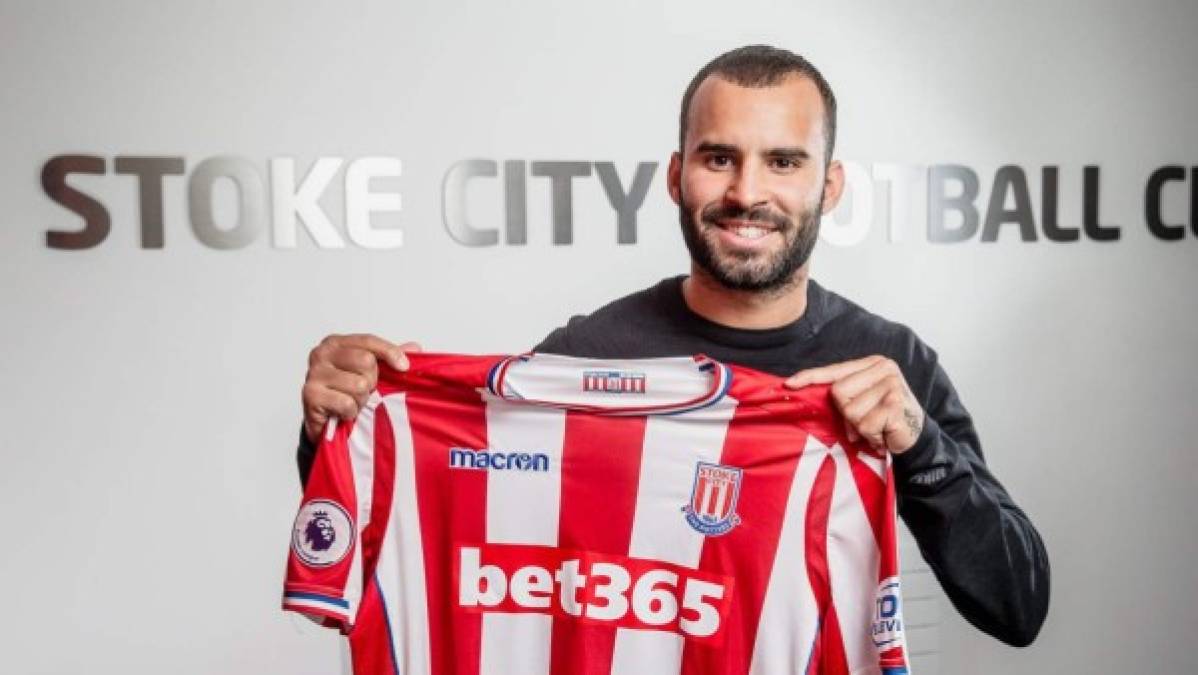 Ya es oficial. Jesé Rodríguez jugará la próxima temporada en el Stoke City cedido por el PSG. El ex jugador del Real Madrid estuvo cerca de la Fiorentina, pero finalmente se decantó por la Premier League.