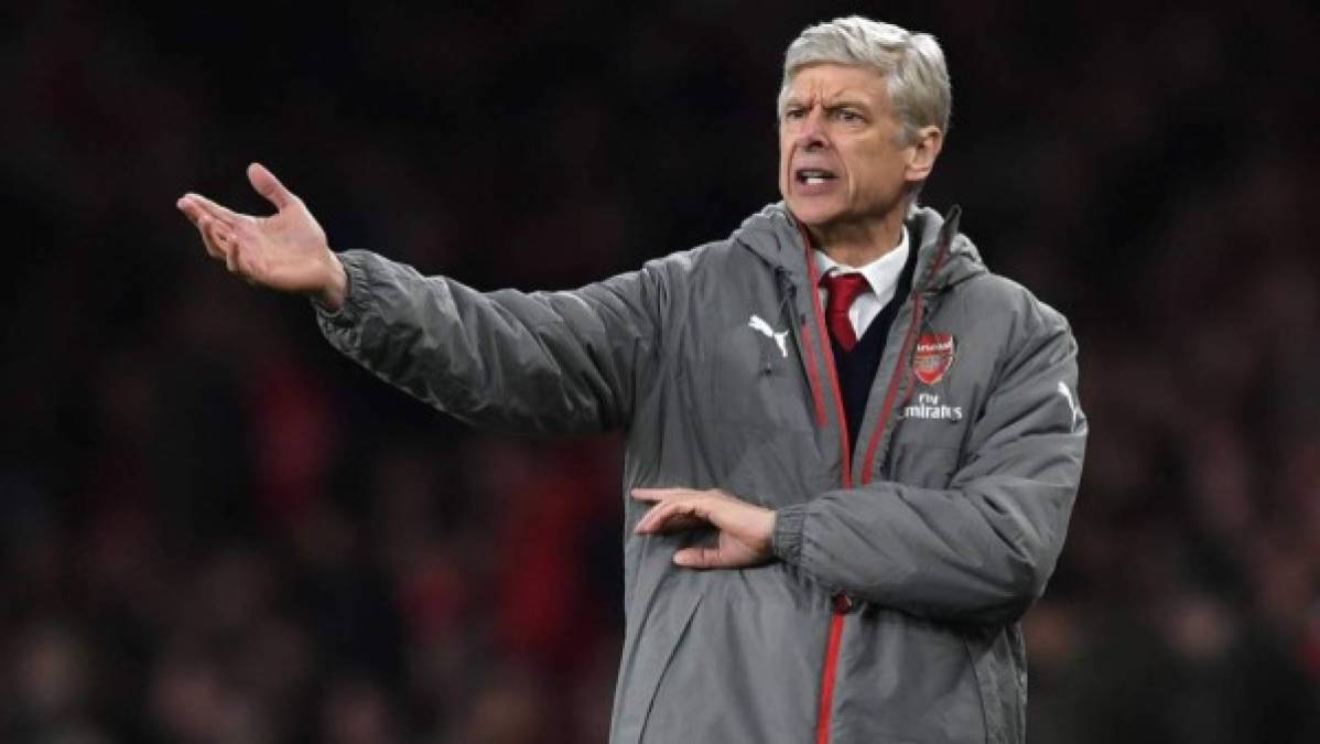 Según France Football, el PSG está estudiando la posibilidad de contratar al técnico del Arsenal, Arsene Wenger. Incluso podría llegar de director deportivo para complementar el trabajo que seguiría haciendo Unai Emery.