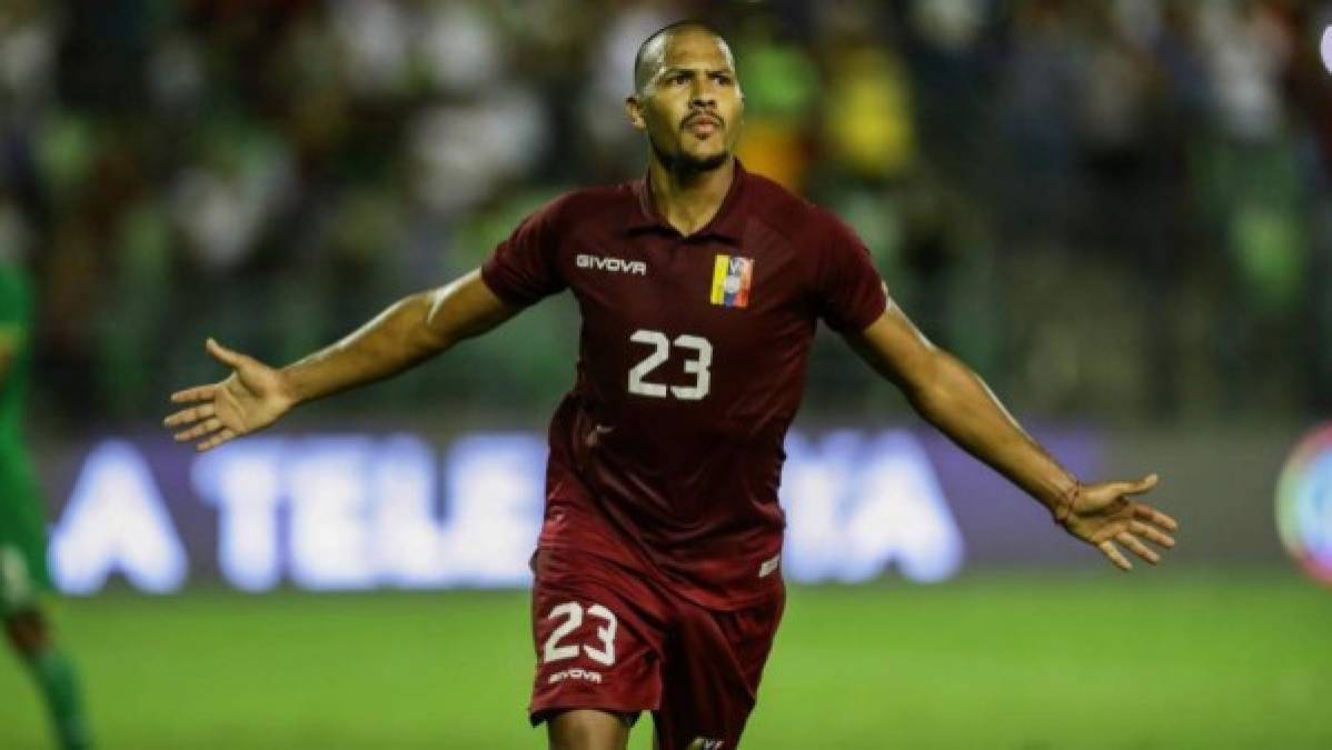 Salomón Rondón: El delantero venezolano milita en el Dalian Pro de la Superliga China y podría volver al Newcastle, club en donde hace unos años atrás.