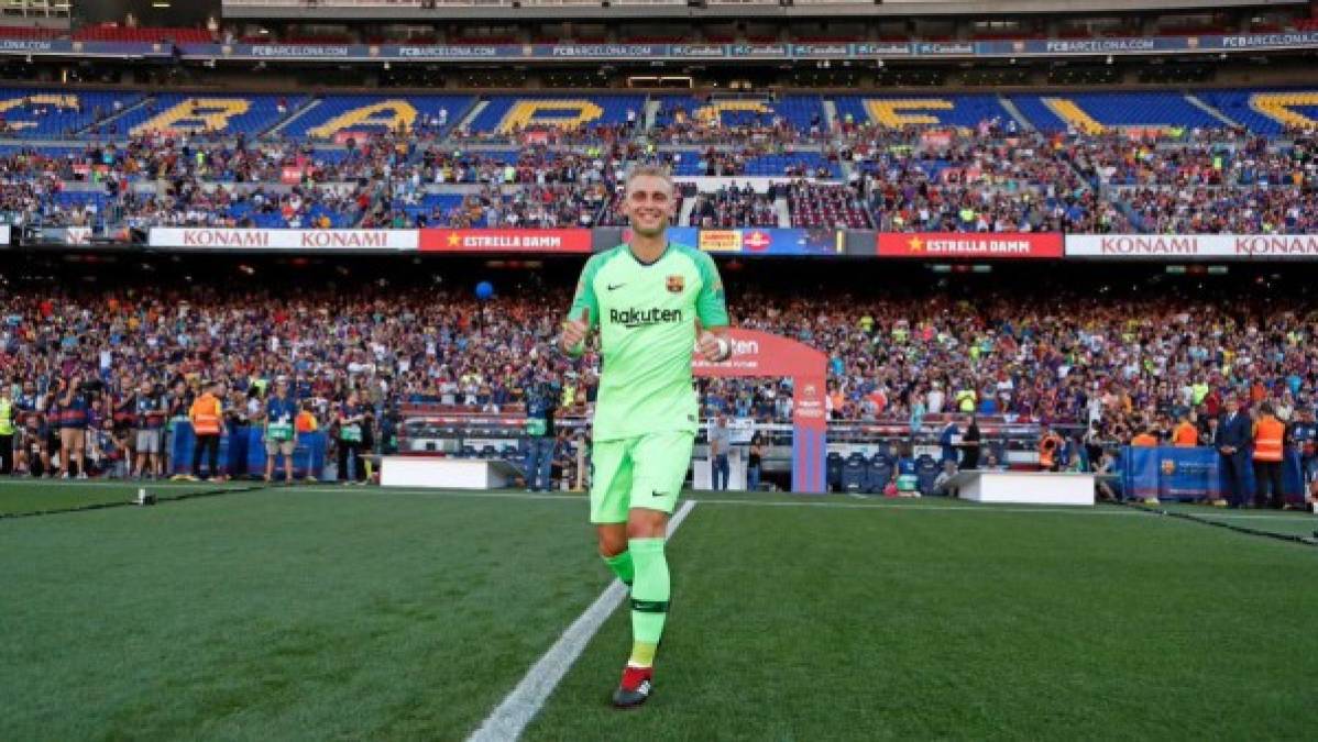 Jasper Cillessen tiene una cláusula de rescisión de 60 millones de euros. El holandés busca tener más minutos en el Barcelona y estaría pidiendo su salida.