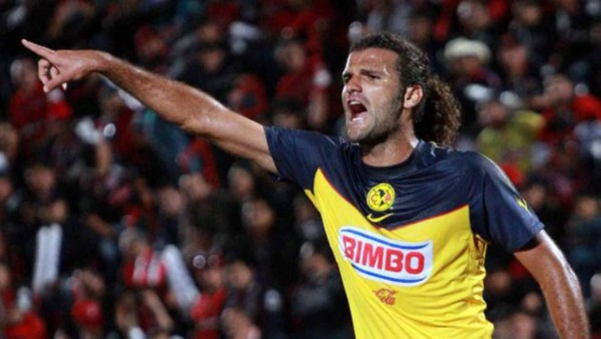 Oswaldo Vizcarrondo - El defensa venezolano arribó al América en 2012 y fue carrera en el fútbol mexicano fue fugaz. 12 partidos en un año.