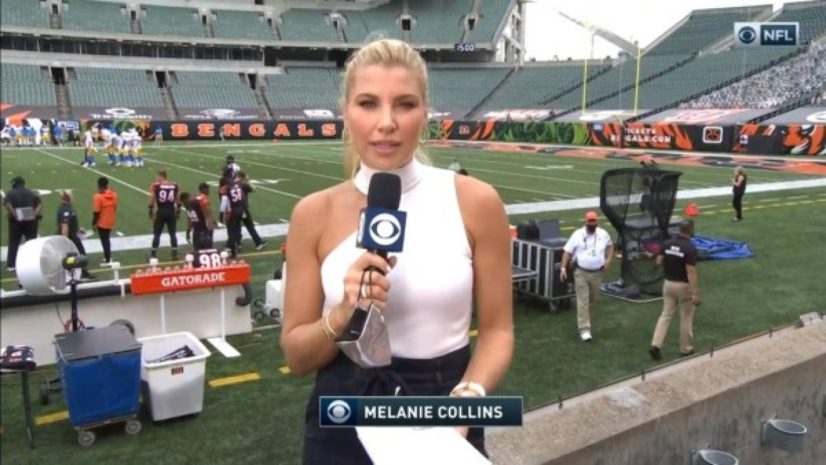 Melanie Collins ganó un inmenso reconocimiento después de unirse a Yahoo! Deportes y cubriendo eventos deportivos importantes como la Copa Mundial de la FIFA, Super Bowl, Finales de la NBA, MLB, Drafts de la NFL, Eliminatorias de la Copa Stanley, Campeonato Nacional de Fútbol Americano de la NCAA, Final Four de Baloncesto de la NCAA y los Juegos Olímpicos de Invierno.