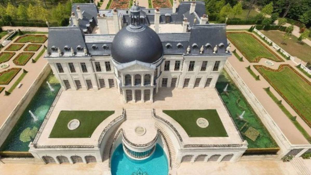 Entre los caprichos del príncipe de Arabia Saudita se encuentra la propiedad más cara del mundo, el Chateau de Louis XVI, vendida en 2015 por más de 275 millones de euros.