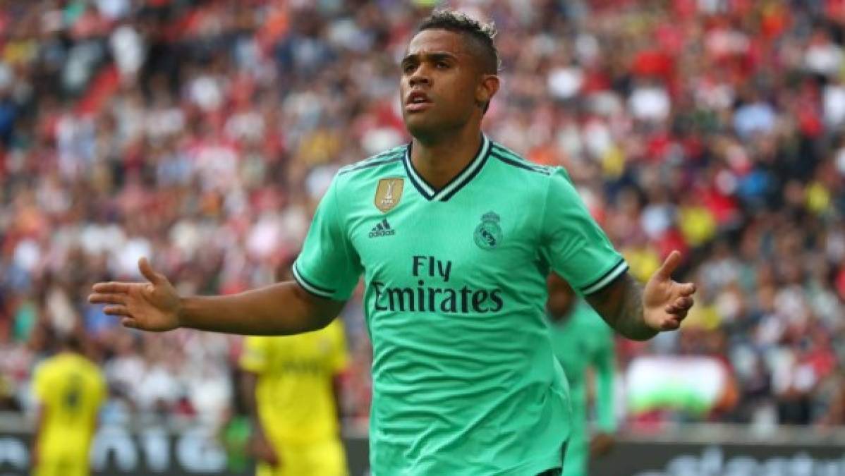 Mariano Díaz sigue a la espera de conocer su futuro a corto plazo, toda vez que al delantero del Real Madrid se le acaban los posibles destinos, teniendo opciones de seguir a las órdenes de Zinedine Zidane.