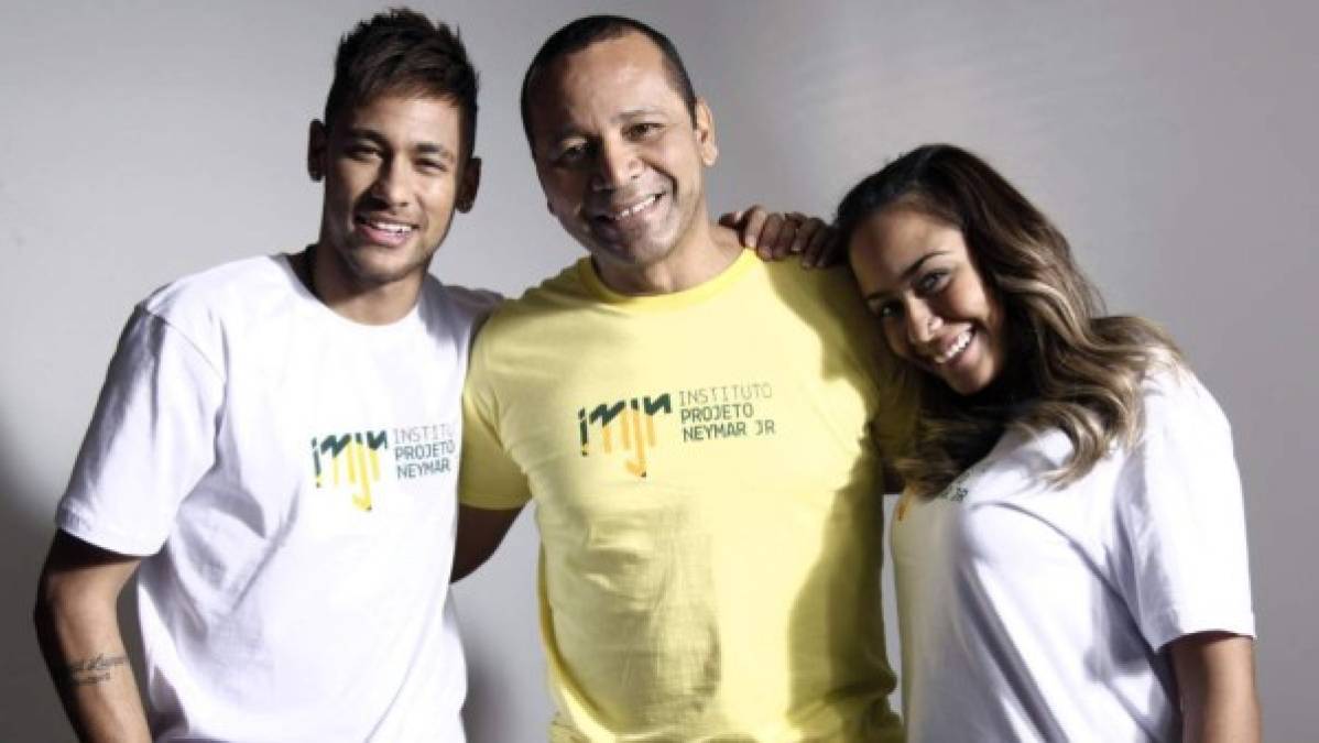 Los padres del delantero del Paris Saint Germain, Neymar Santos sr. y Nadine, están separados, aunque no se han divorciado