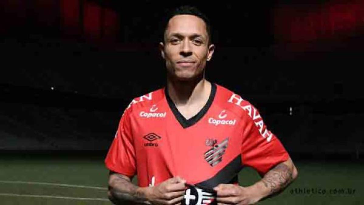 Adriano, ex jugador de Barcelona y Sevilla, entre otros, se ha comprometido a sus 34 años con el Athletico Paranaense hasta finales de 2020. Llega procedente del Besiktas.