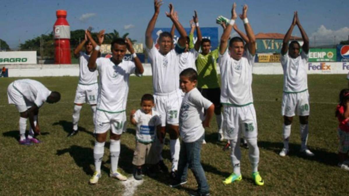 Platense: El club de Puerto Cortés descendió en el 2012, posteriormente se fusionó con el Necaxa y estos desaparecieron. El Platense recurrió a la compra de categoría, hoy sigue en la Liga Nacional.