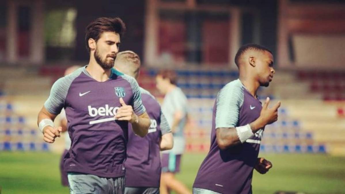 André Gomes: El mediocampista portugués de 25 años de edad es otro de los que aparece en la lista de los que se irán del Barcelona.