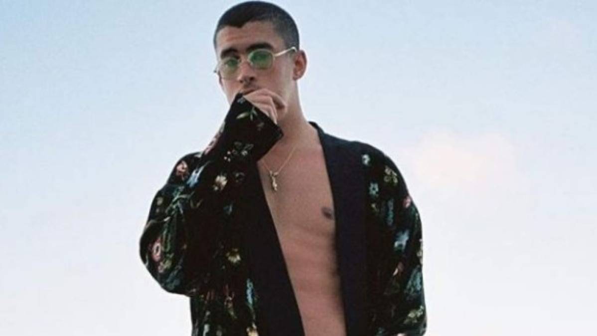 Bad Bunny se ha convertido en todo un éxito, pero te va a sorprender ver como lucía en sus años de adolescencia. Una serie de fotos que el cantante seguramente gustaría borrar de todas las redes sociales y el internet.