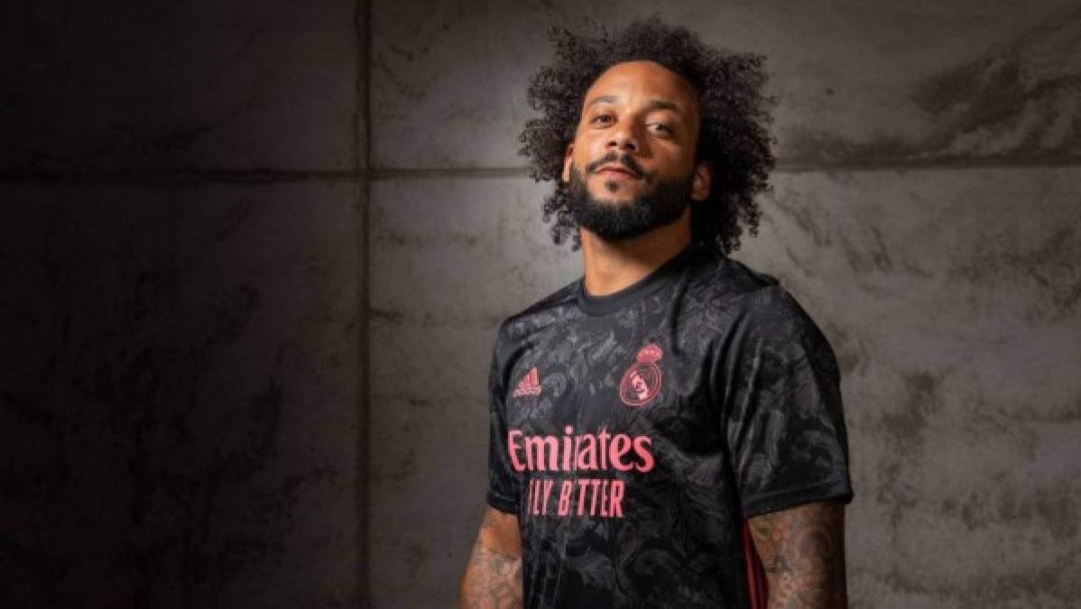 Diario AS asegura que Marcelo ha tenido propuestas del Inter de Milán y de la Juventus para salir del Real Madrid este verano pero los clubes italianos no se han lanzado a cerrar su fichaje por su alto salario de 8 millones de euros anuales que cobra en el equipo blanco.