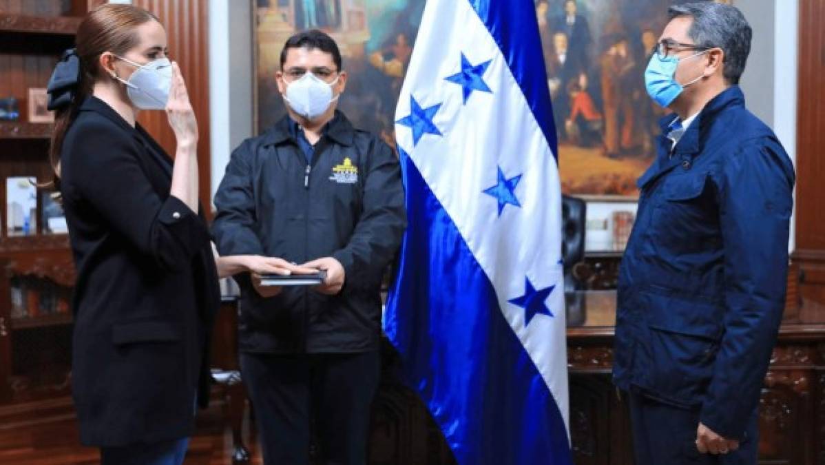 Mientras que la joven María Andrea Matamoros asumió recientemente como Ministra en la Secretaria de Estado en los Despachos de Transparencia.