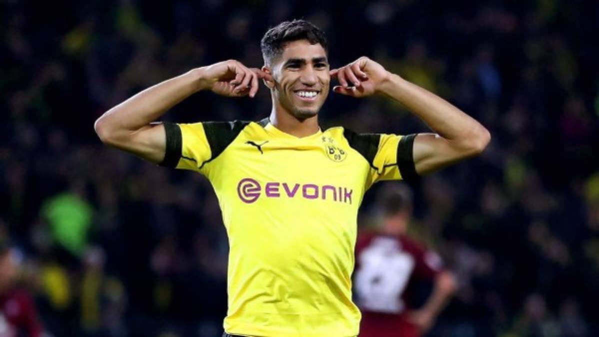 Michael Zorc, director deportivo del Borussia Dortmund, ha cerrado todas las opciones de que Achraf Hakimi regrese este verano al Real Madrid. 'No hay ninguna posibilidad de que Achraf no siga en Dortmund el año que viene', declaró. El jugador fue cedido por el conjunto blanco por dos temporadas.