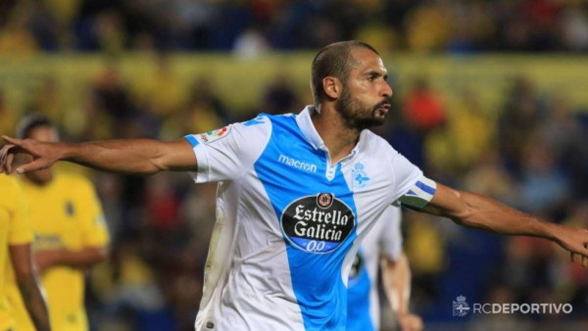 El Deportivo La Coruña ha hecho oficial la salida del jugador tico Celso Borges al Göztepe. Tras tres temporadas en España, se marcha traspasado a la Superliga turca.