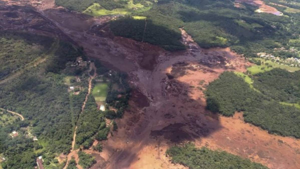 25 de enero de 2019: Otro dique minero de Vale revienta desatando una marea de lodo que deja al menos 165 muertos y 160 desaparecidos en Brumadinho, localidad de Minas Gerais situada a 120 kilómetros de Mariana.<br/><br/>La mayoría de las víctimas se encontraban en los edificios administrativos a los pies del dique, sobre todo en la cantina, ya que la catástrofe ocurrió a la hora del almuerzo. <br/><br/>Las consecuencias del desastre para el medio ambiente son aún inciertas, pero la contaminación puede alcanzar el río San Francisco, el segundo más largo de Brasil.