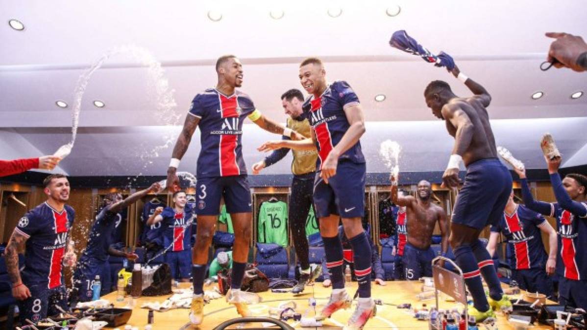 En el vestuario del PSG se desató la fiesta celebrando la clasificación a semifinales de la Champions League.