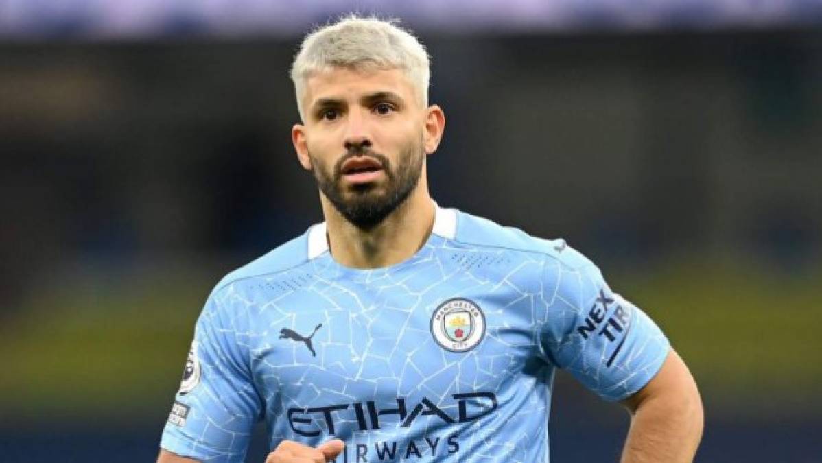 Sergio Agüero: El delantero del Manchester City sería fichaje de Laporta para intentar convencer a Messi de permanecer en el Barcelona. Son grandes amigos y podría ser clave para que La Pulga permanezca en el club culé.