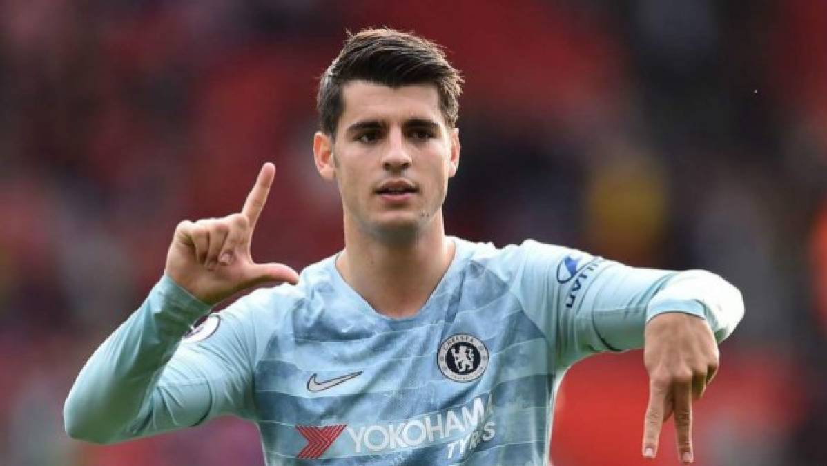 Álvaro Morata se ha ofrecido al Barcelona. Según ha informado RAC1, el delantero del Chelsea estaría dispuesto a cambiar de aires y uno de sus objetivos sería ampliar su carrera en el Camp Nou. El club culé está rastreando el mercado en busca de un delantero centro, que coja el relevo de Luis Suárez, aunque no es un objetivo prioritario.