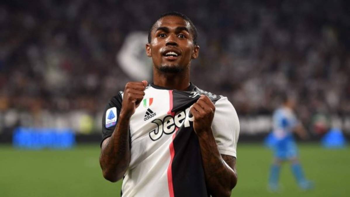 Juventus y Atlético han abierto negociaciones por Douglas Costa. Existe la opción de un cambio por Álvaro Morata. Con todo esto, el trato no está necesariamente vinculado con el delantero español y se abren conversaciones también sobre la posibilidad de préstamo con opción de compra.