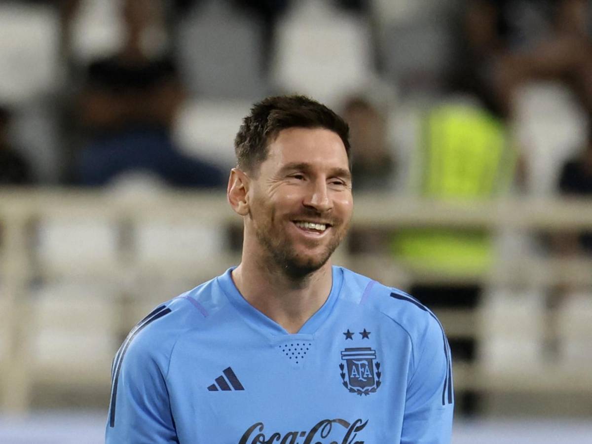 ¿Qué olvidó? Messi realizó su primer entrenamiento con Argentina y desató una locura