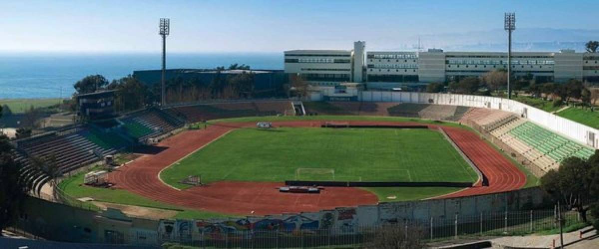 Estadio Playa Ancha de Chile - Sin lugar a duda uno de los hallazgos más importantes que se llevó a cabo en un estadio de fútbol fue el que tuvo como protagonista a esta cancha ubicada en Valparaíso. Se encontraron restos humanos debido a que allí funcionó un centro de detención durante la dictadura de Augusto Pinochet.