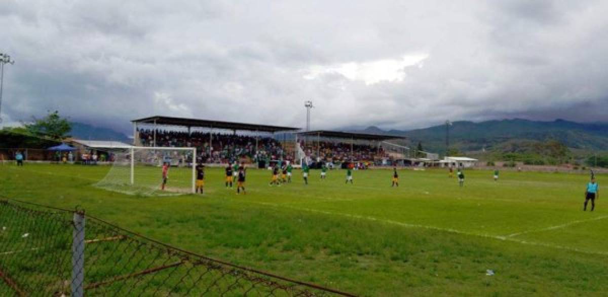 Cancha John F. Kennedy de Ocotepeque: Aquí juega como local el equipo Pinares, uno de los que clasificó a cuartos de final.