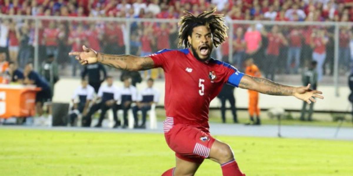 El panameño Román Torres pesa 99 kilos y es el jugador más pesado de la Copa dle Mundo. Un periodista ruso le hizo la observación a Torres que era el 'más gordo' del torneo, pero el defensa canalero reaccionó levantando su camiseta y mostrando unos abdominales esculturales. Al parecer, la masa muscular hace la diferencia.