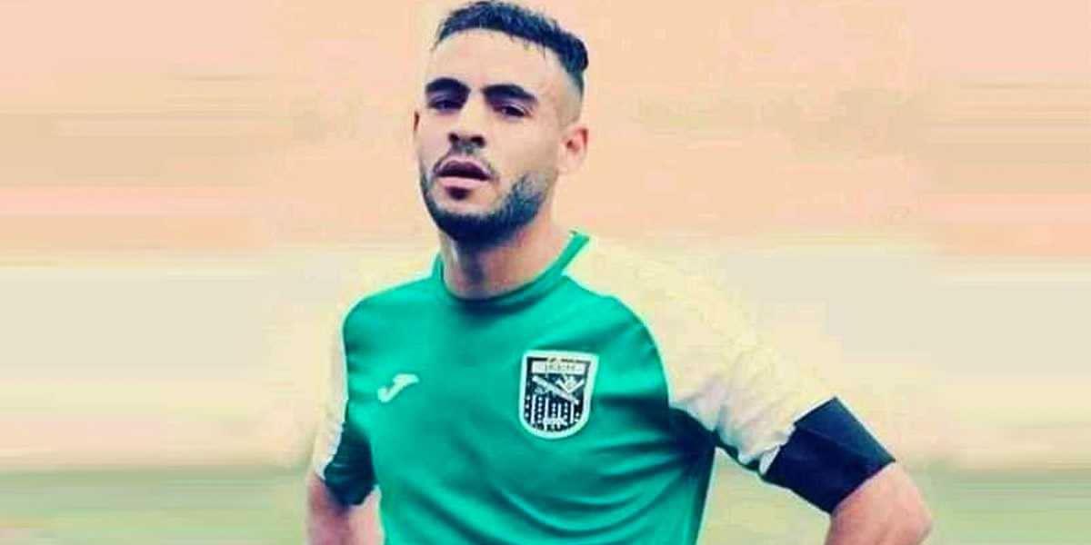 ¡Otra muerte en fútbol! Jugador fallece por un golpe en la cabeza en pleno partido en Argelia