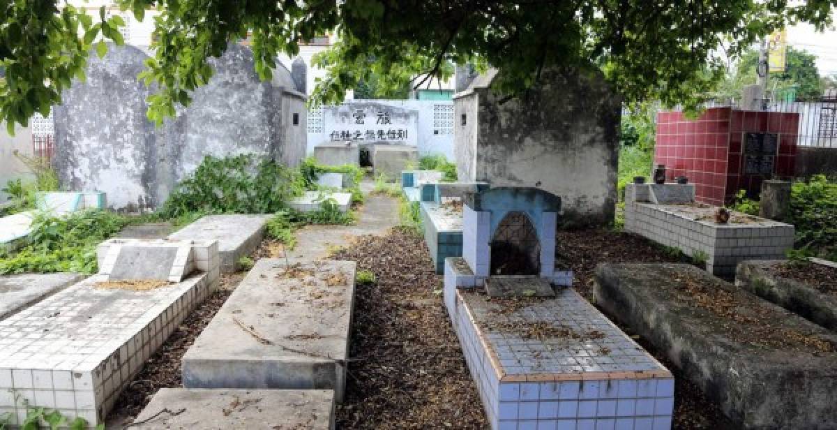 El cementerio general Apóstol San Pedro está diversificado en tres partes: los judíos, chinos y mestizos. En la gráfica la zona de los chinos.