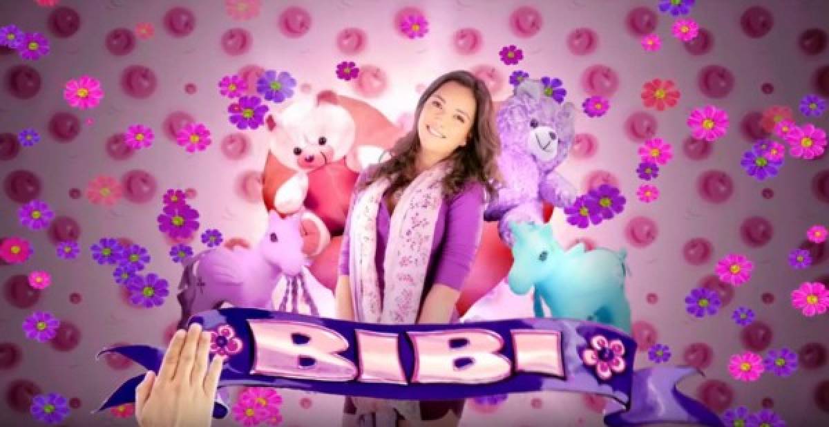 El personaje de Bibi que era interpretado por Regina Blandón, era el más normal y congruente, pero para la Familia Peluche era la 'niña rara'. Lo que lo hacía todo más divertido en escena.