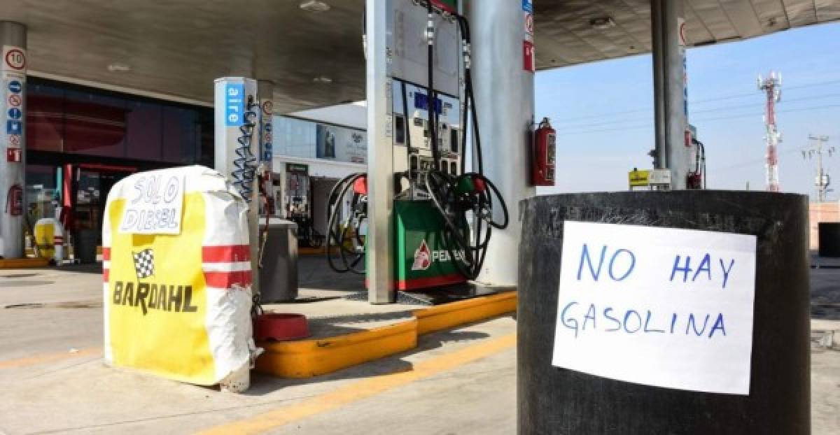 Según López Obrador esta medida se tomó para frenar las pérdidas millonarias que sufre México a través del robo de combustible. <br/><br/>Aunque el robo de combustible comenzó a observarse desde el sexenio de los panistas Vicente Fox, con pérdidas reportadas por 12,000 millones de pesos, el hurto de energéticos fósiles, también conocido como ‘huachicoleo’, se disparó en el sexenio de Enrique Peña Nieto. Tan solo en los últimos tres años, el robo costó 147,000 millones de pesos (mdp) a Petróleos Mexicanos (Pemex).