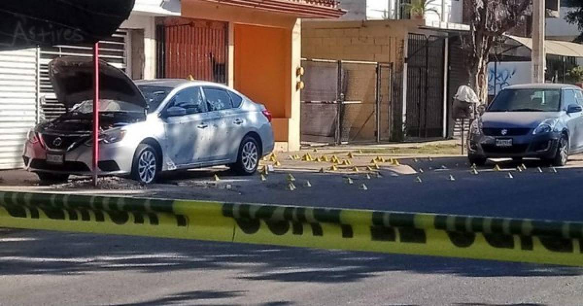 La Policía de Investigación de Sinaloa informó que la víctima fue identificada como Ramón Muñiz Noriega, de 50 años, quien llevaba 24 años en la corporación de policía y desde hace tres años era el jefe de esa unidad encargada de buscar y detener a presuntos criminales que cuentan con órdenes de aprehensión para ponerlos a disposición de los jueces.