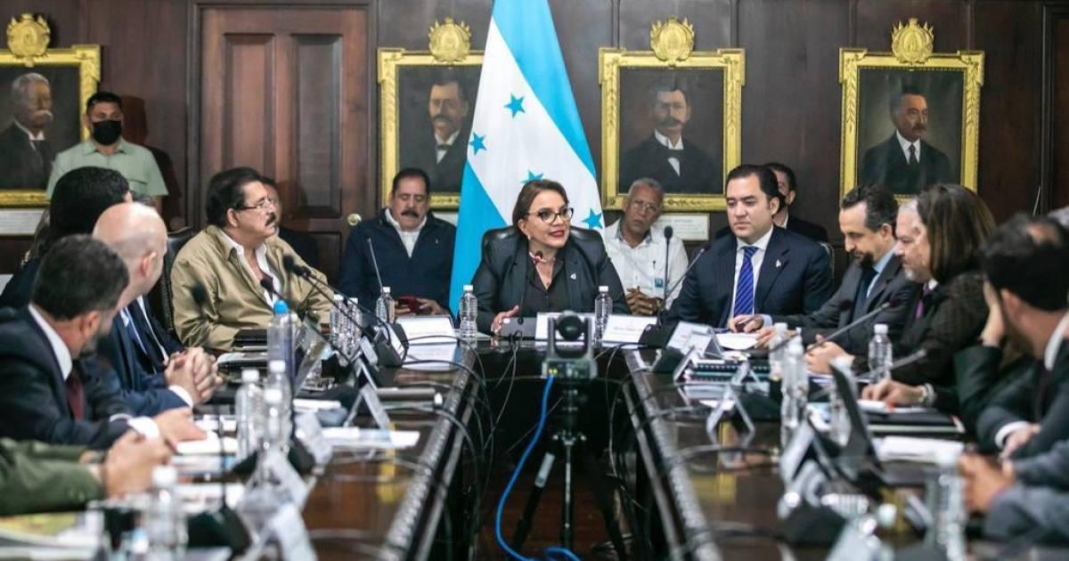Xiomara Castro esperará hasta el 5 de abril la renuncia de sus ministros