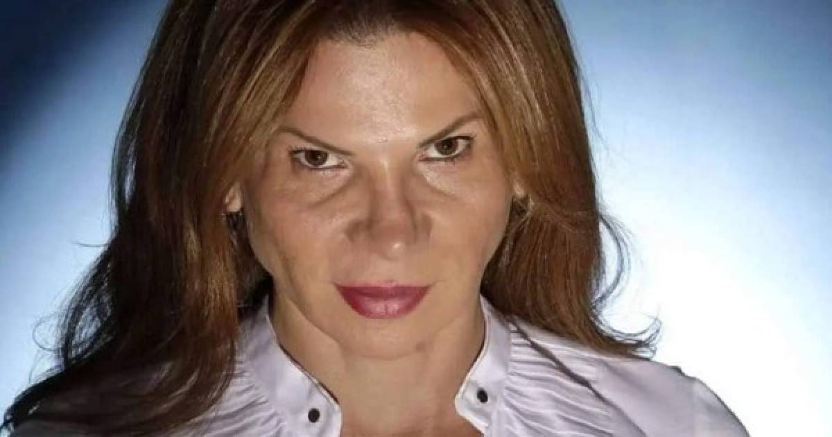 La astróloga Mhoni Vidente reveló en sus nuevas predicciones que la vida de un famoso cantante español está en peligro, ya que hay personas que quieren quitarle la vida para silenciarlo.<br/>