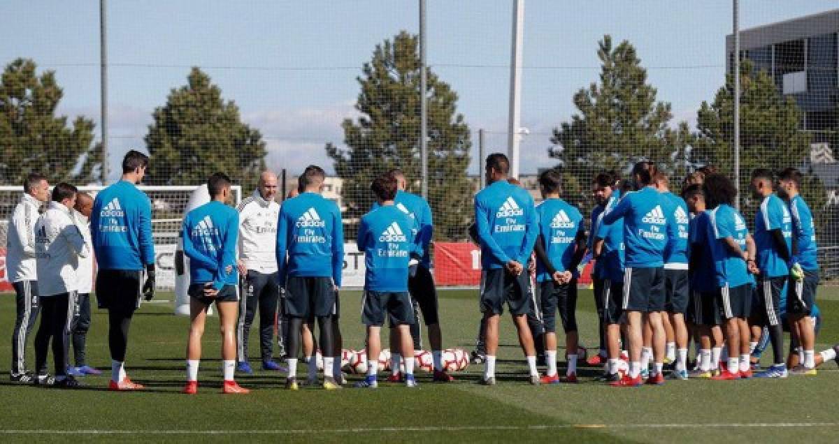 En el Real Madrid se alista una barrida de cara a la próxima temporada luego de la mala temporada que realizó el club merengue. Hoy, el diario AS de España revela los jugadores que estarían saliendo del equipo madridista.